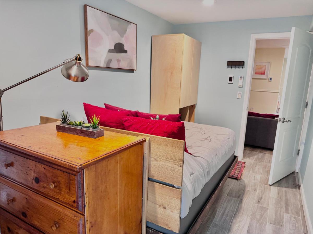 Cozy Garden Apartment in Washington Heights with Private Entrance - 2