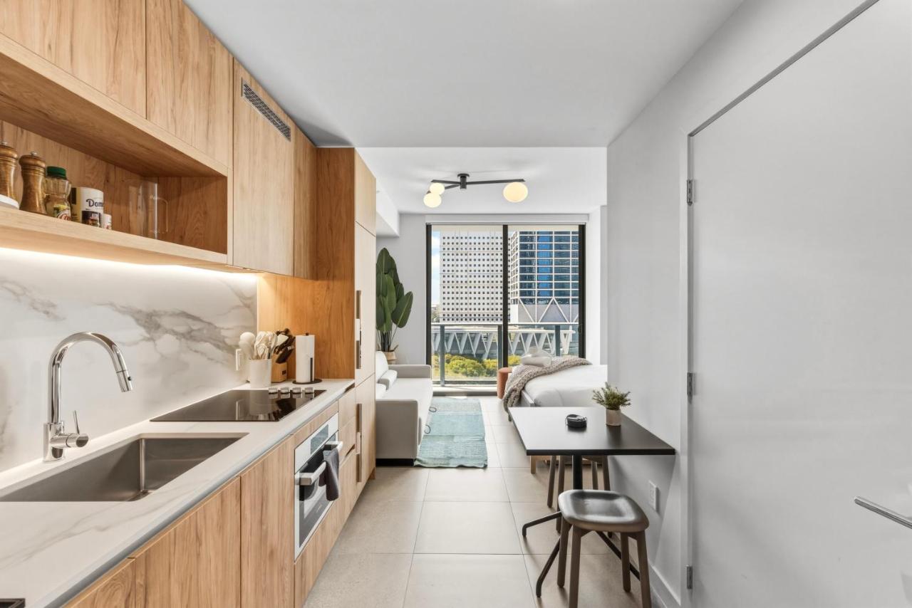 Luxury Downtown Miami Rooftop Pool & Views - 3