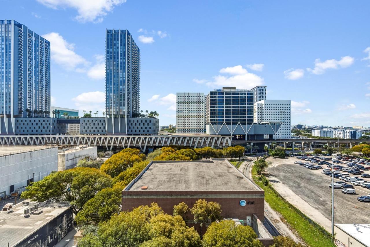 Luxury Downtown Miami Rooftop Pool & Views - 4