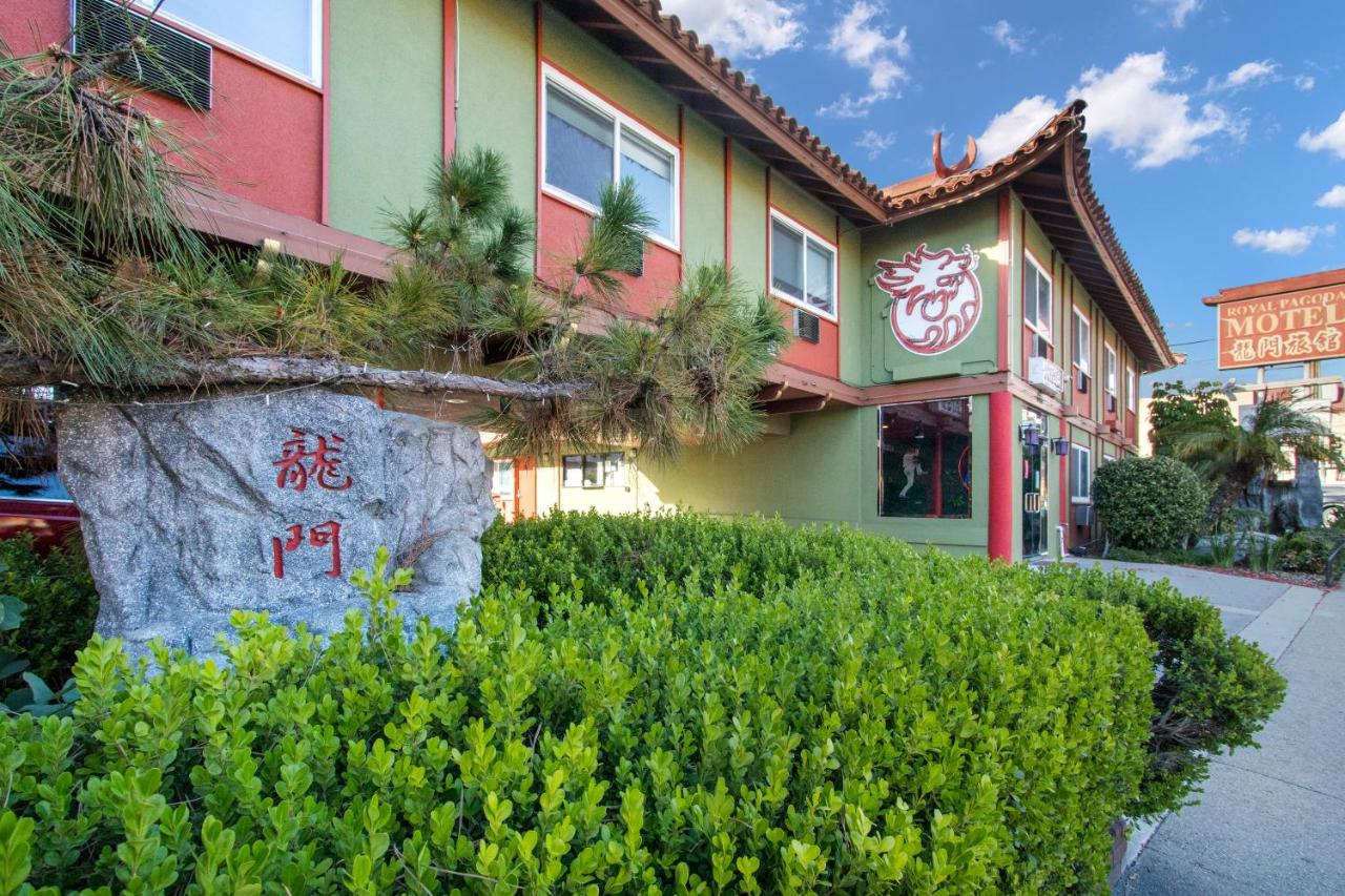 Royal Pagoda Motel Dodger Stadium - 5