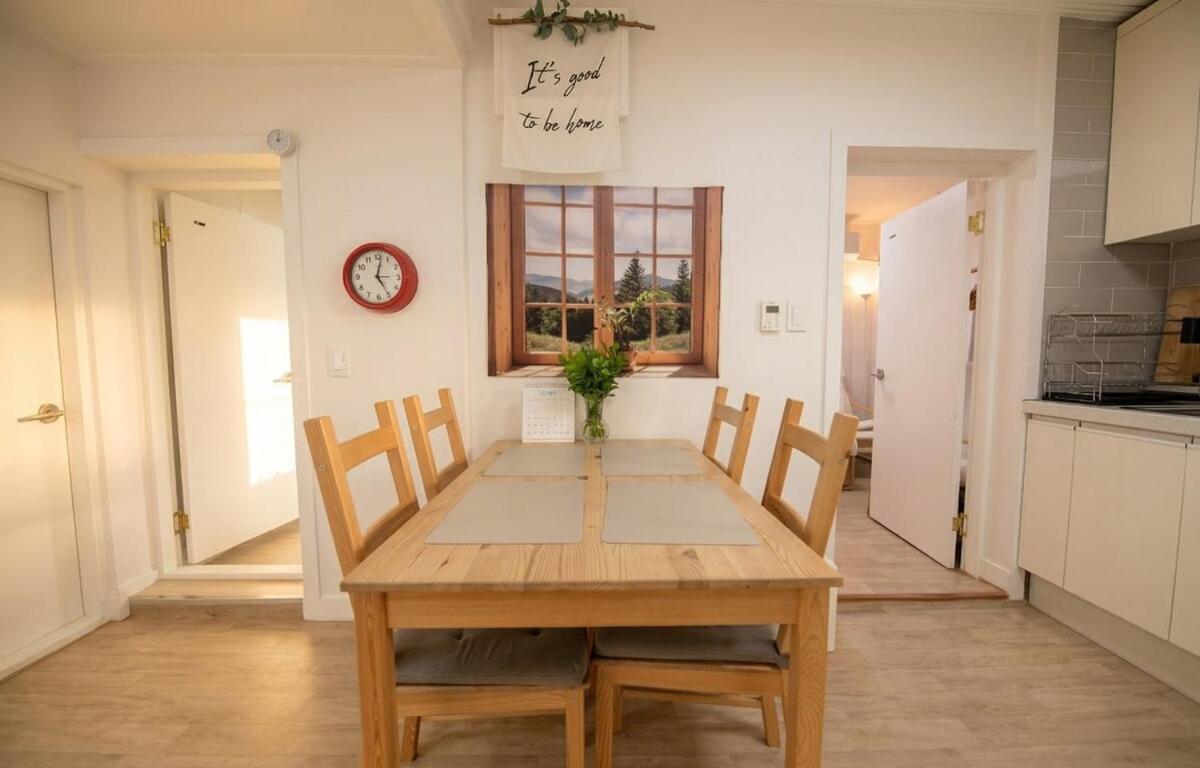 Seoul Itaewon Station 2minute walk # 2 queen size beds # a romantic hotel - 4