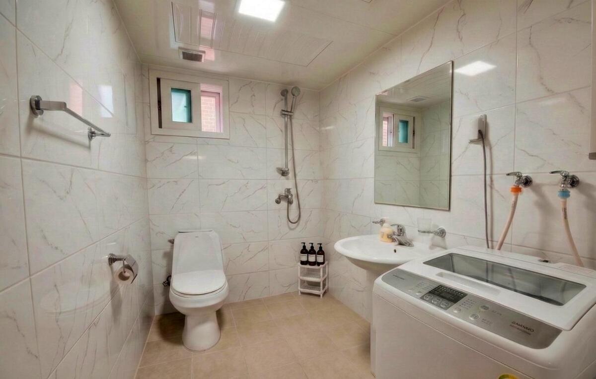 Seoul Itaewon Station 2minute walk # 2 queen size beds # a romantic hotel - 3