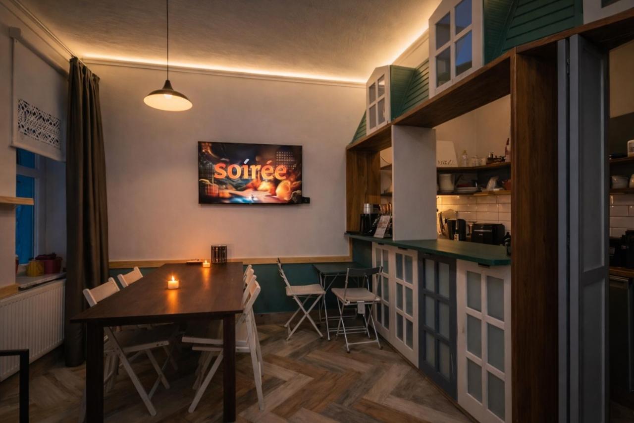 The House Company - 5