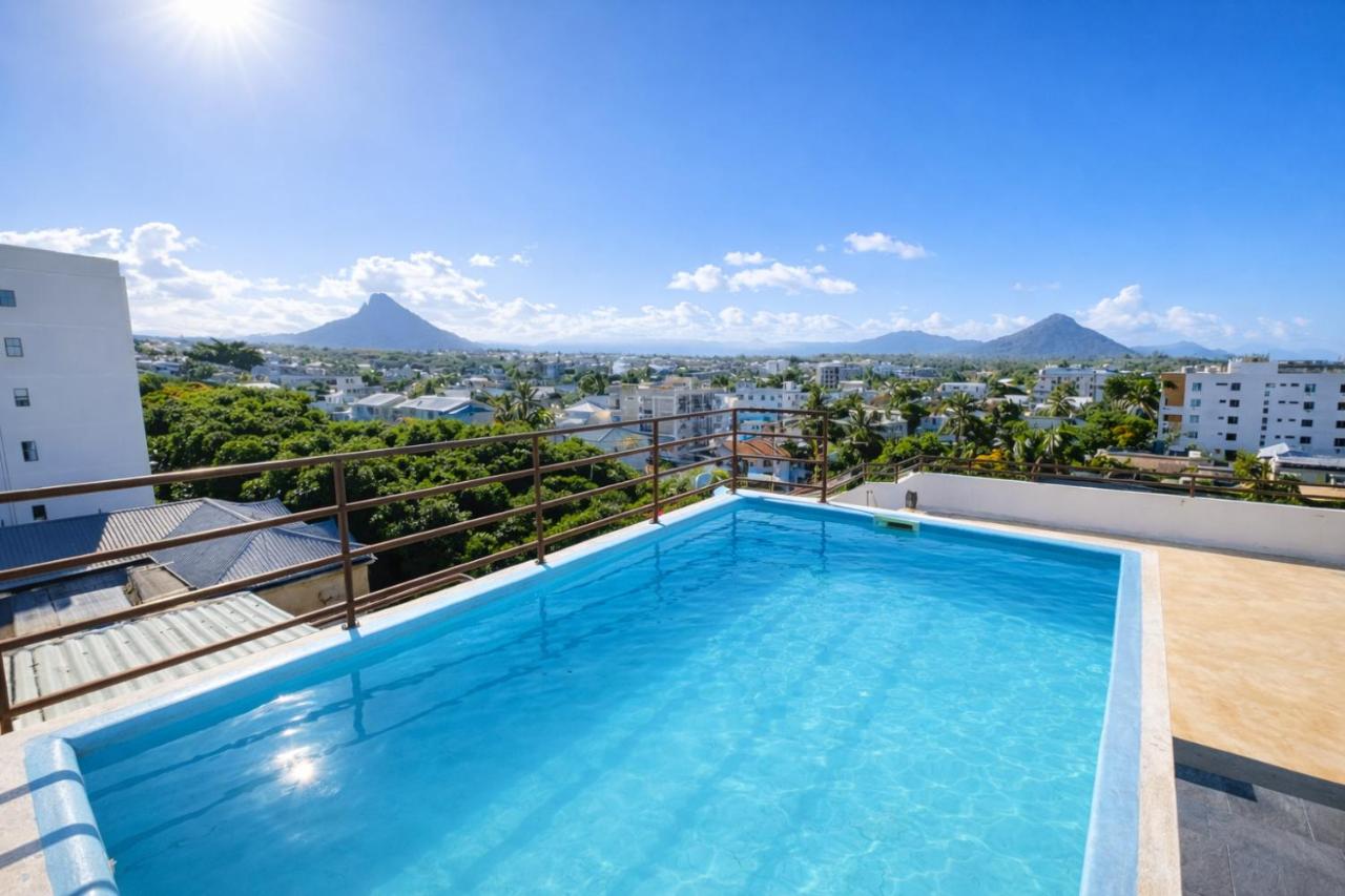 2 Bedroom Luxury Walk to the Beach APPT - 4