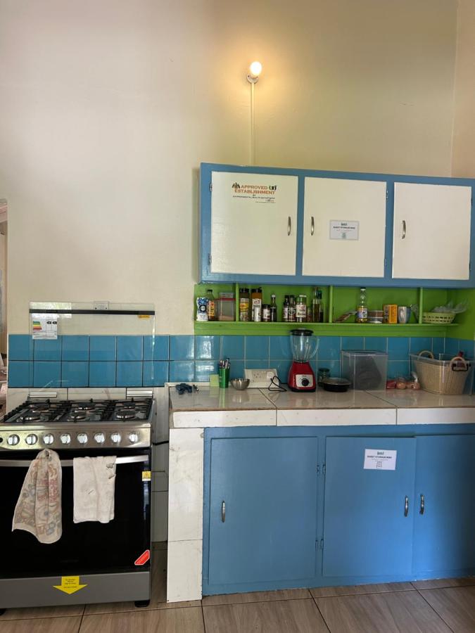 Soufriere Guesthouse - 4