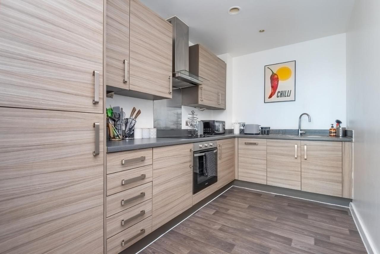 Stratford Central Apartment - 4