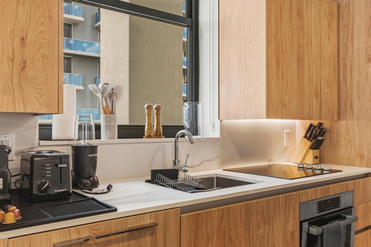 Modern Condo Close to Bayfront Park - 3