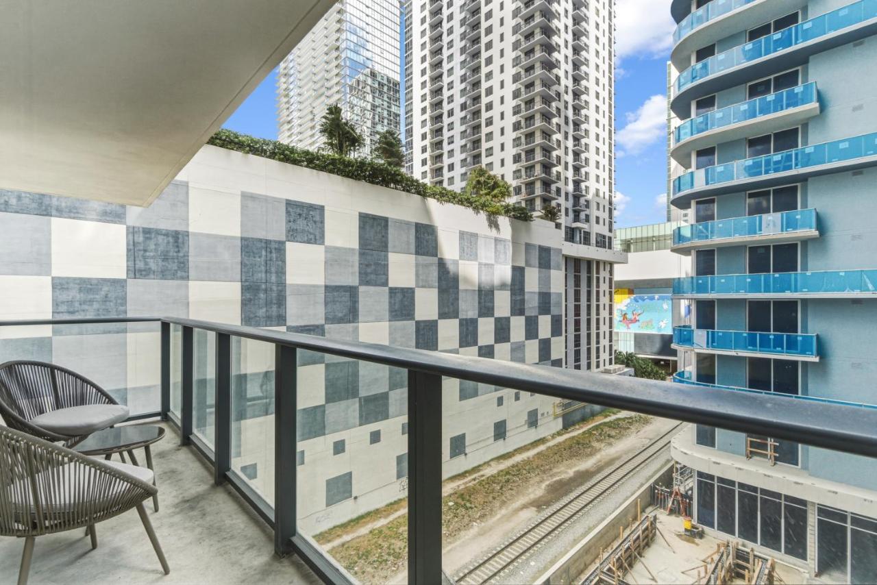 Modern Condo Close to Bayfront Park - 4