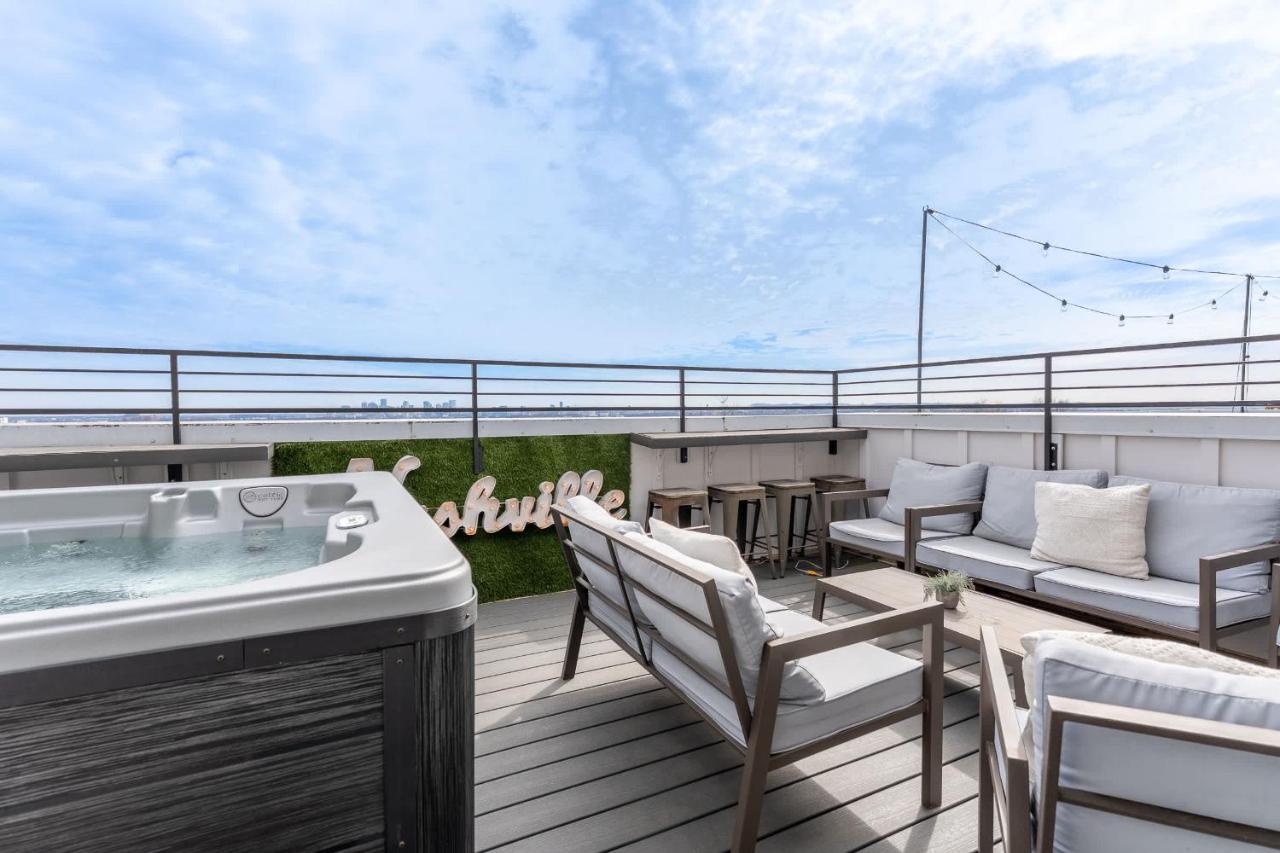 The Groovy Goodrich - Rooftop Hot Tub and City Views