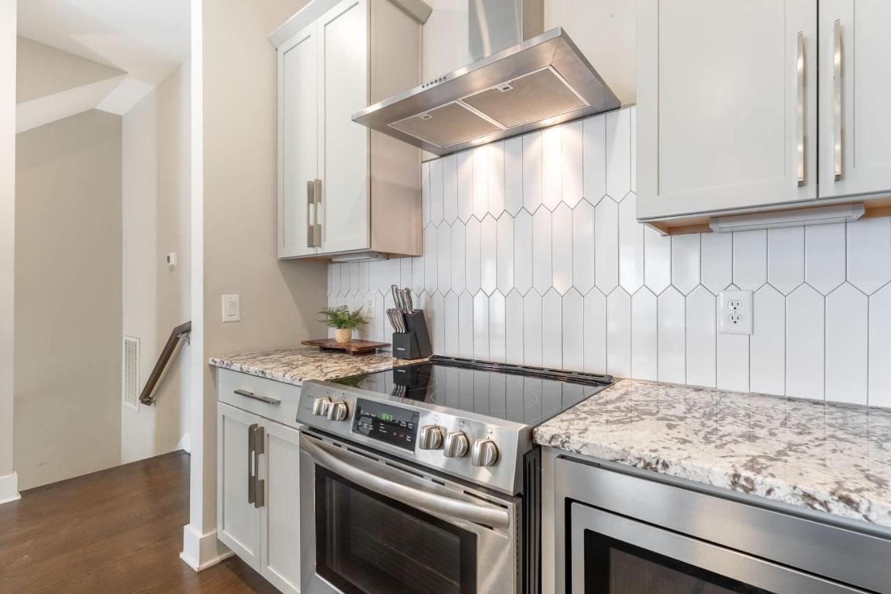 The Groovy Goodrich - Rooftop Hot Tub and City Views - 3