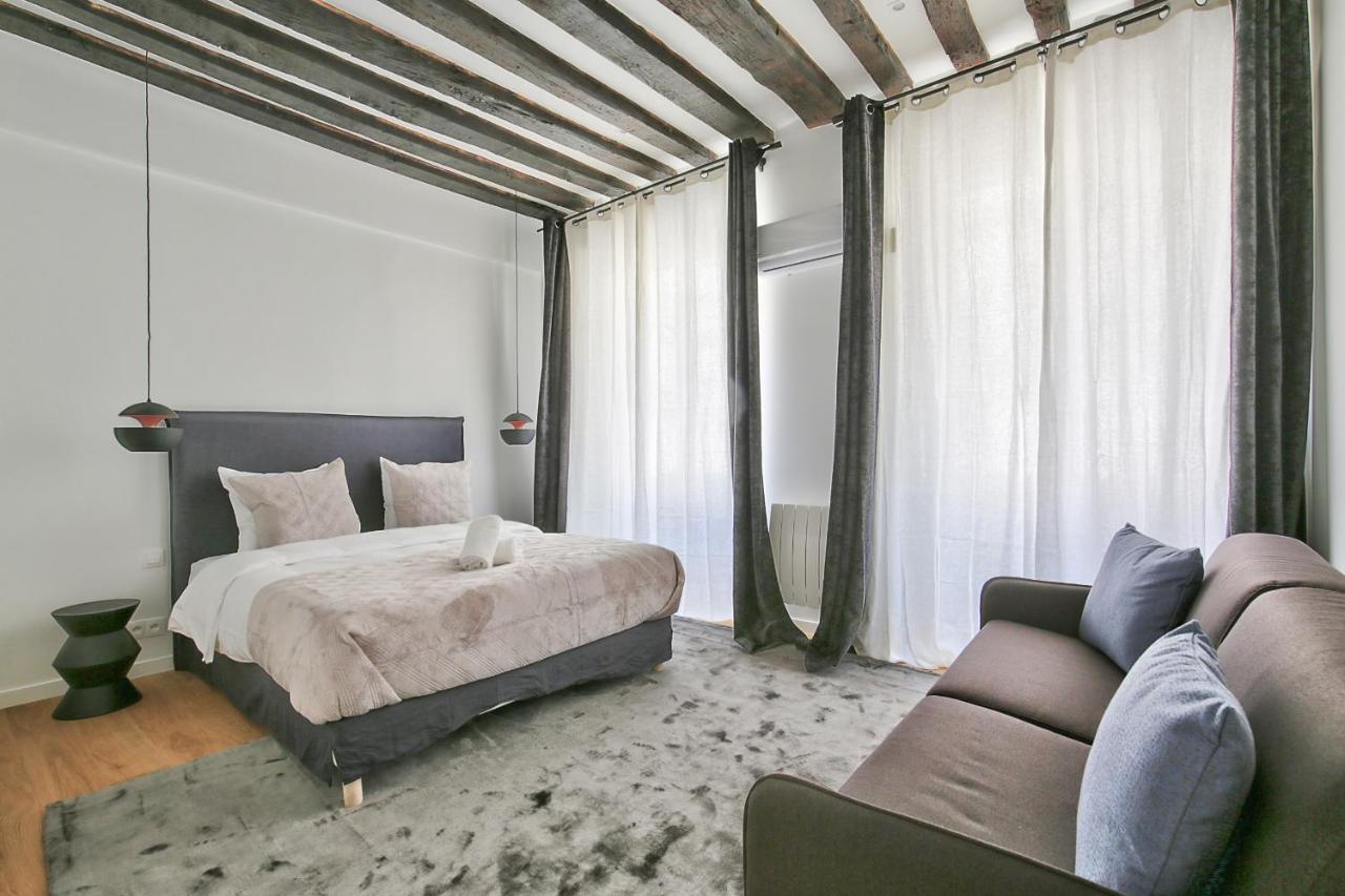 UrbanFlat 69 - Authentic Parisian Home in the Center of Paris - 3