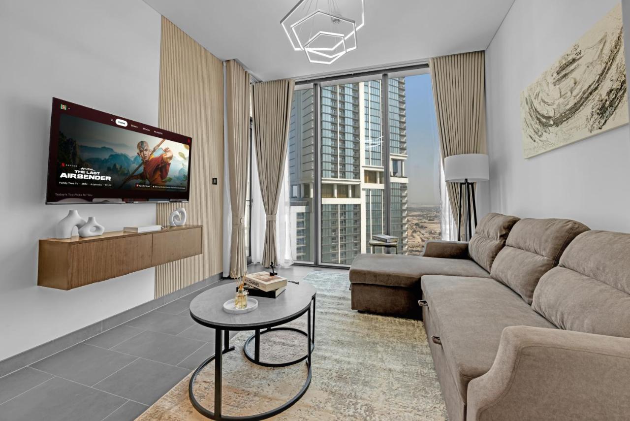 Modern 1BR - The Crest - Gym, Pool & Parking