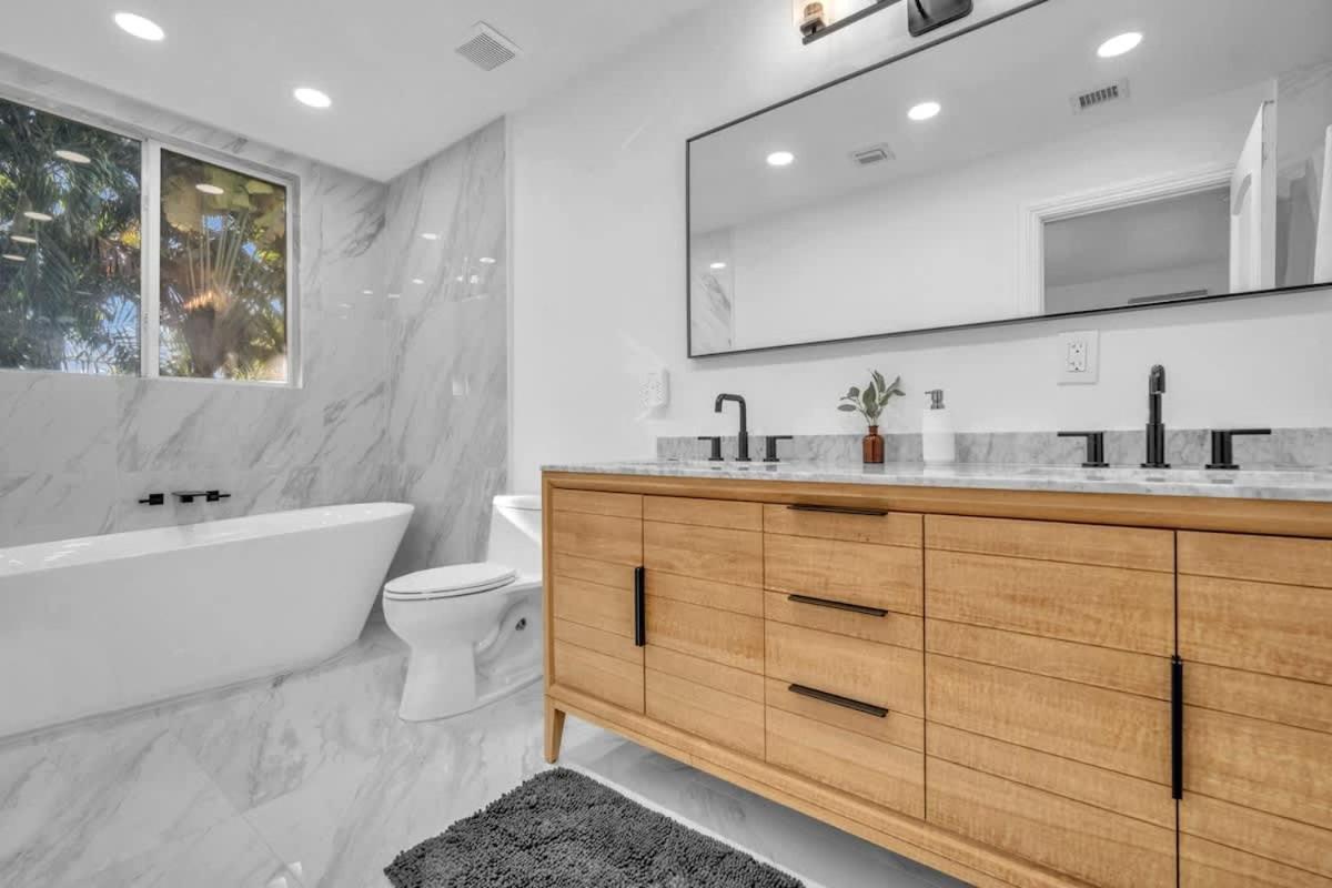 The Coconut Grove Escape Family Designer 3BR Home - 3