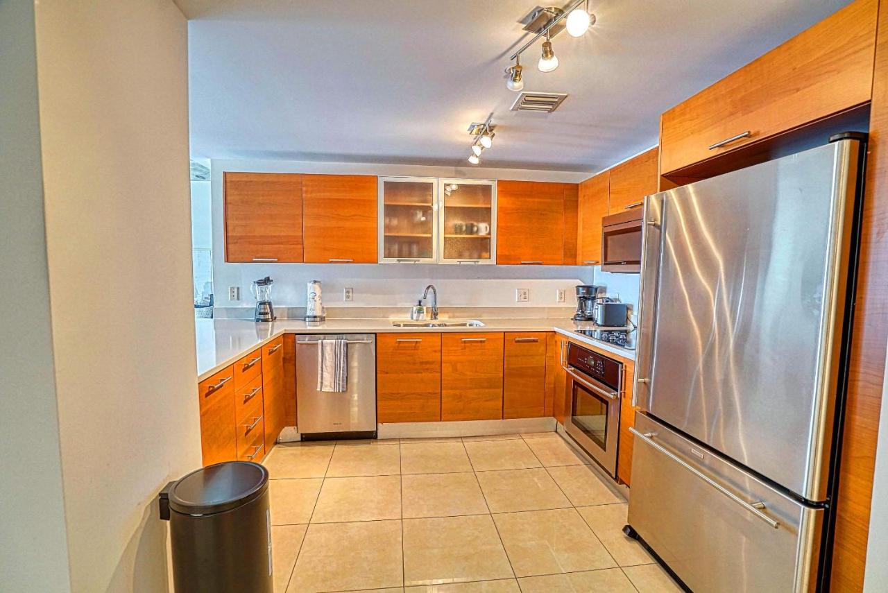 Perfect Downtown Stay w Balcony - 3