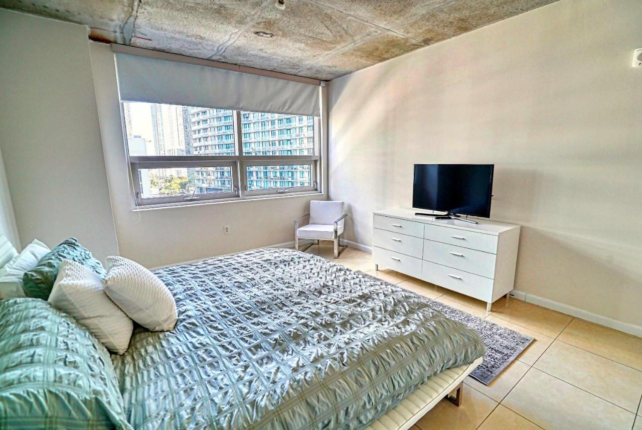 Perfect Downtown Stay w Balcony - 2