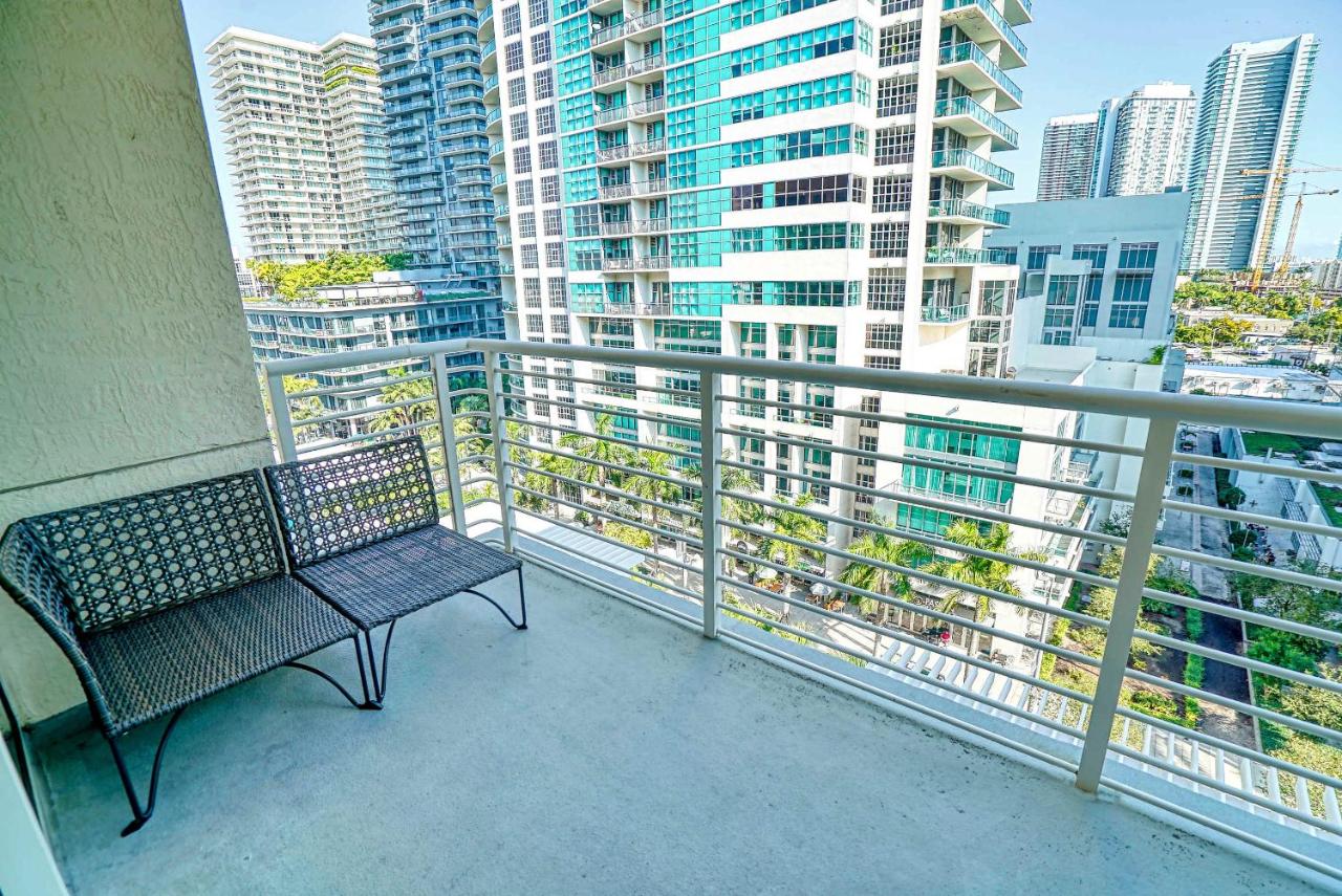 Perfect Downtown Stay w Balcony - 4