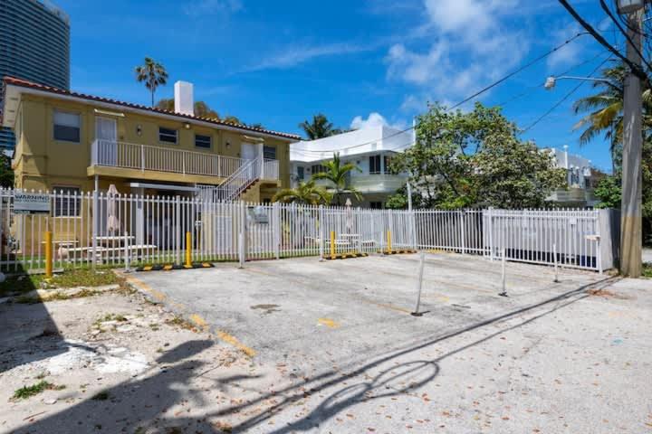 Cozy 1BR Beach Retreat Walk to Miami Beach - 5