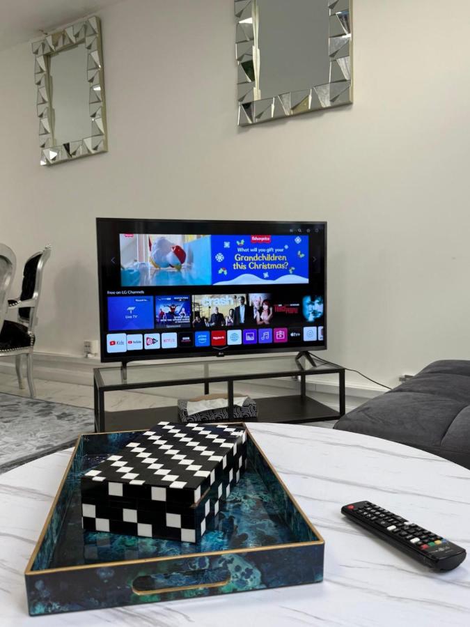 Designer 2 Bed Apartment at Tower Bridge - 5