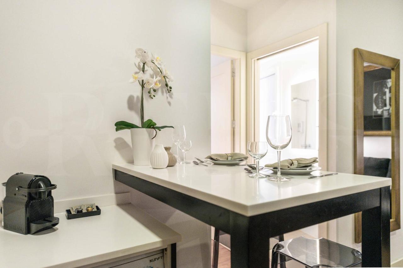 Black & Gold Suite Picasso-Inspired REMS - 5