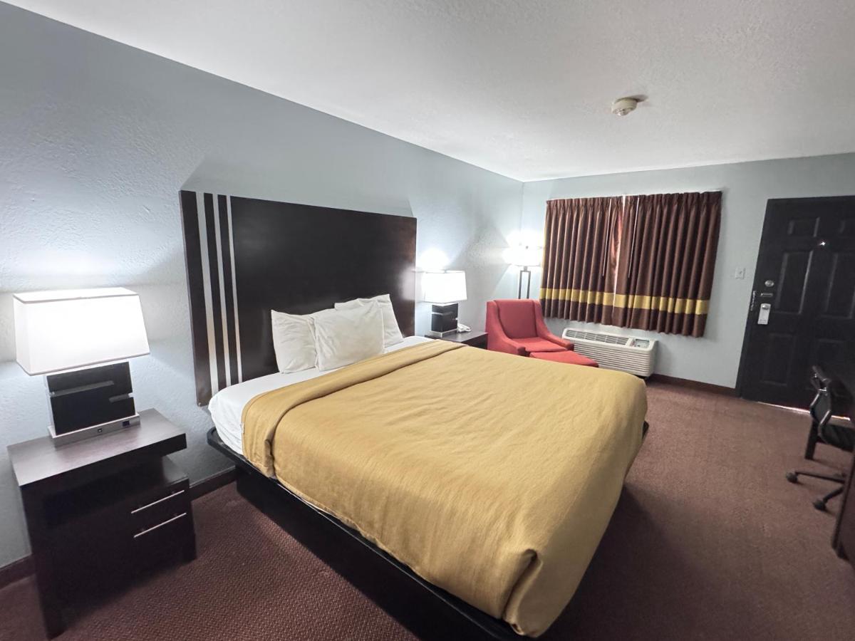 Owensville Motor Inn — photo 17
