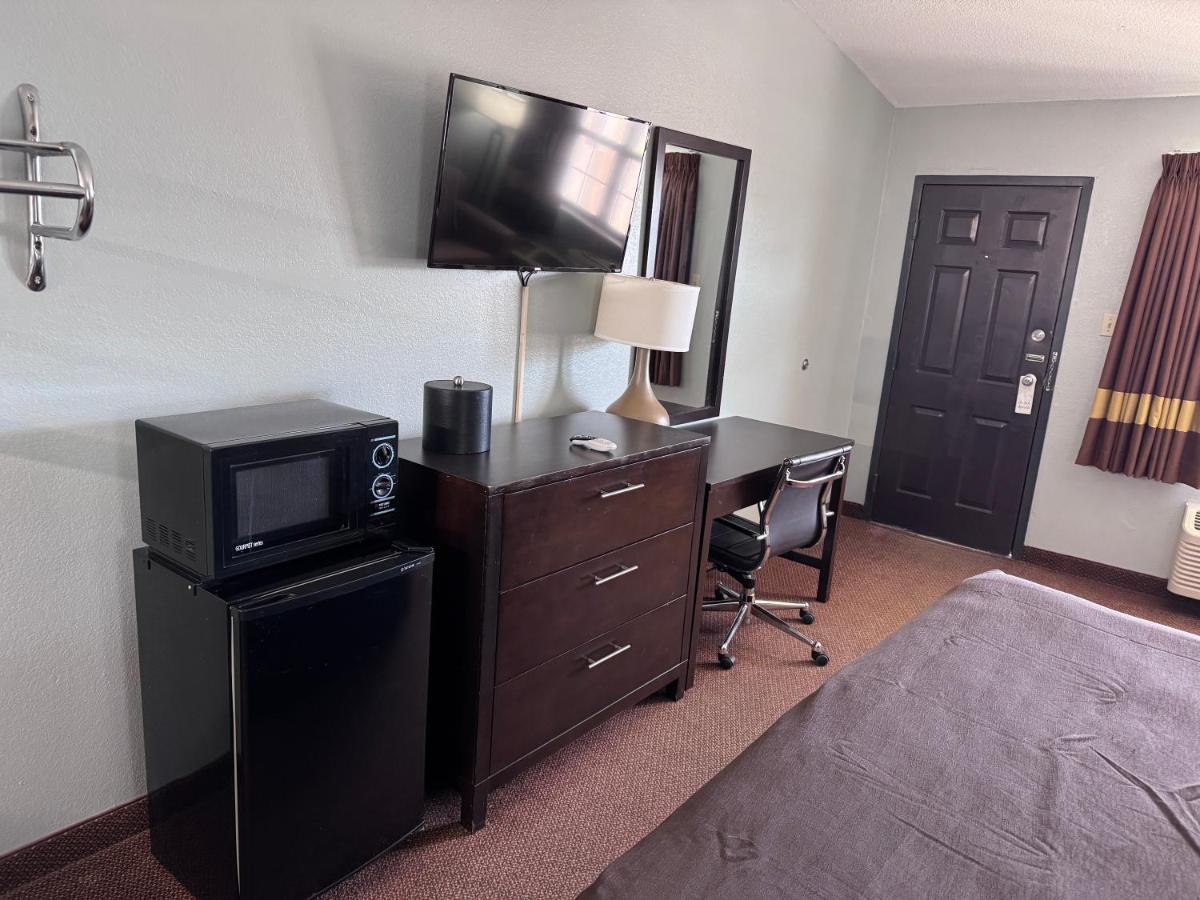 Owensville Motor Inn — photo 14