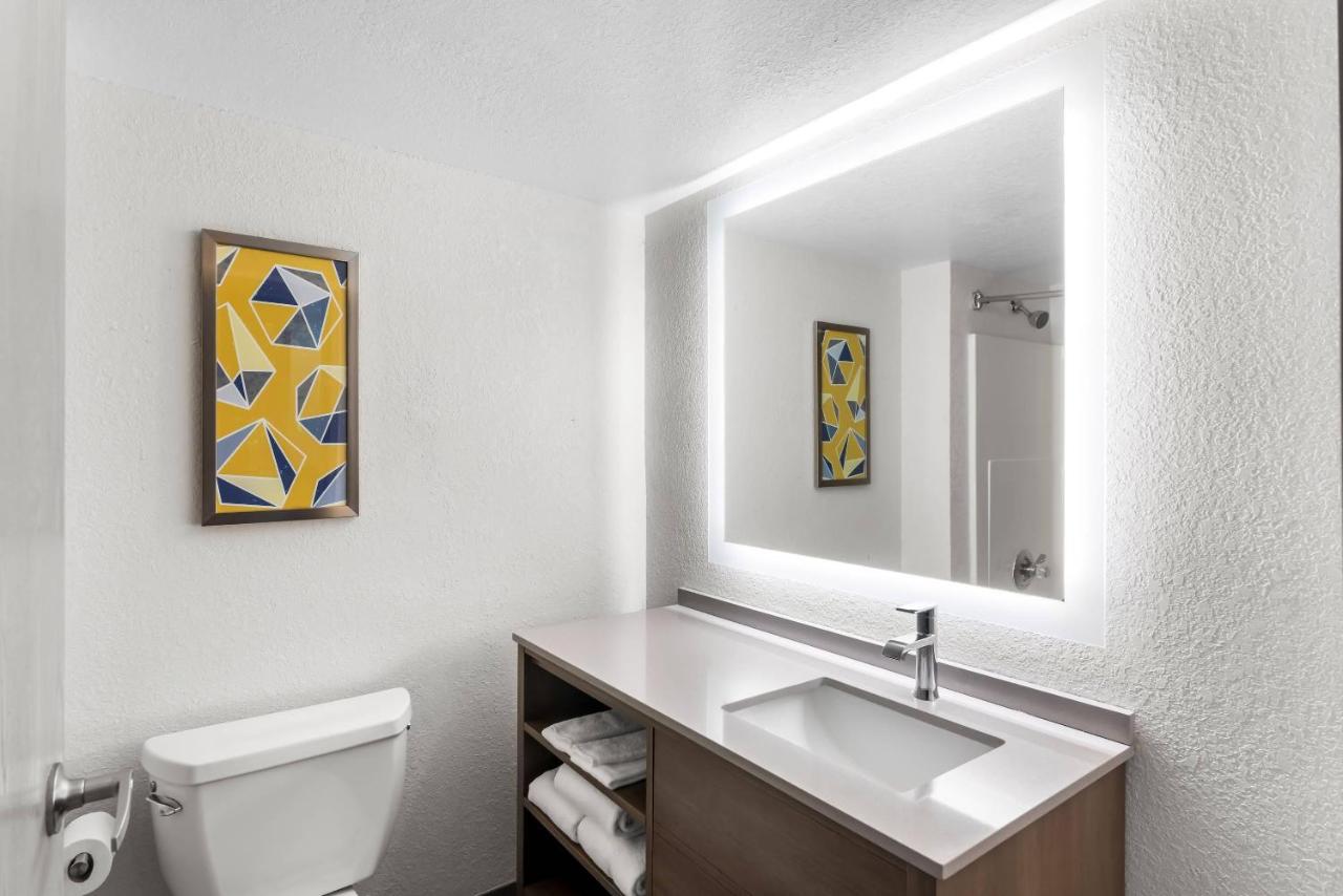 Comfort Suites Austin Airport - 5