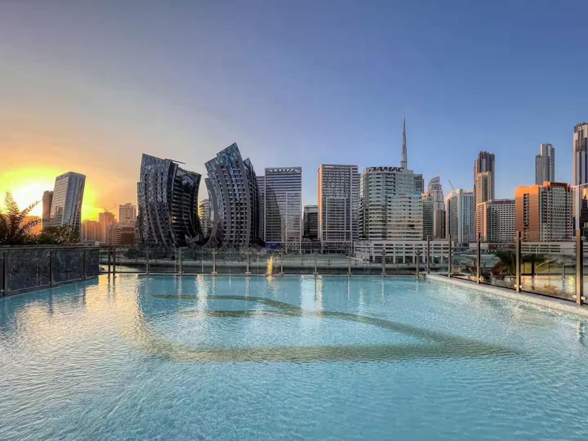 Binghatti Canal Luxury Burj view - Gym&Pool - 2