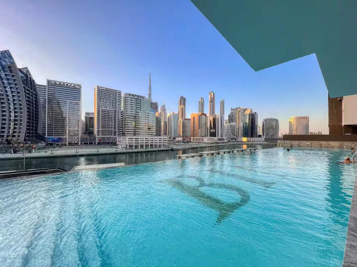 Binghatti Canal Luxury Burj view - Gym&Pool - 5