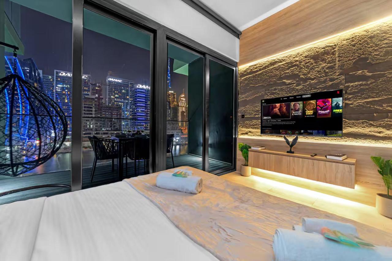 Binghatti Canal Luxury Burj view - Gym&Pool - 4