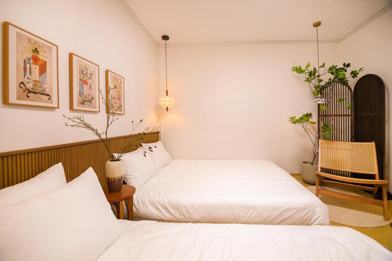 Hongdae 15 minutes,Yongsan, Haebangchon, Namsan, N Seoul Tower, Itaewon