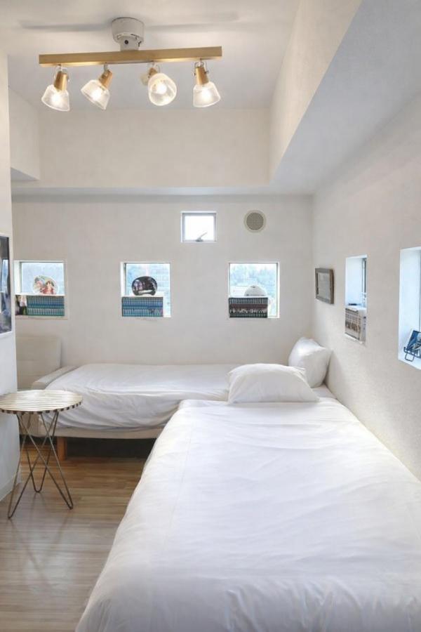 Higashi-Shinjuku 1006