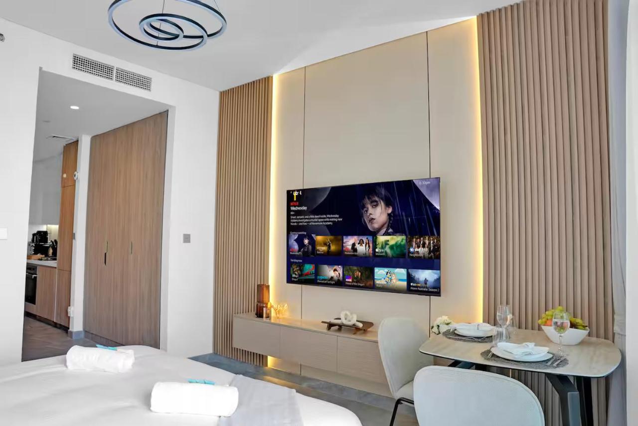 Burj Khalifa View Studio - Pool, Gym & Parking - 4