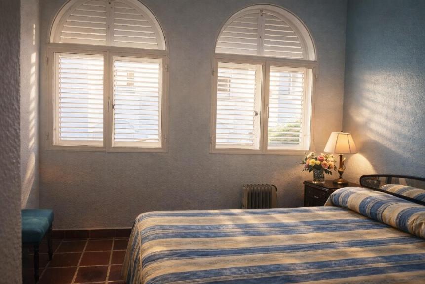 Bonitas habitaciones con aire acondicionado y terraza en casa residencial cercana al centro histórico de Málaga - 2