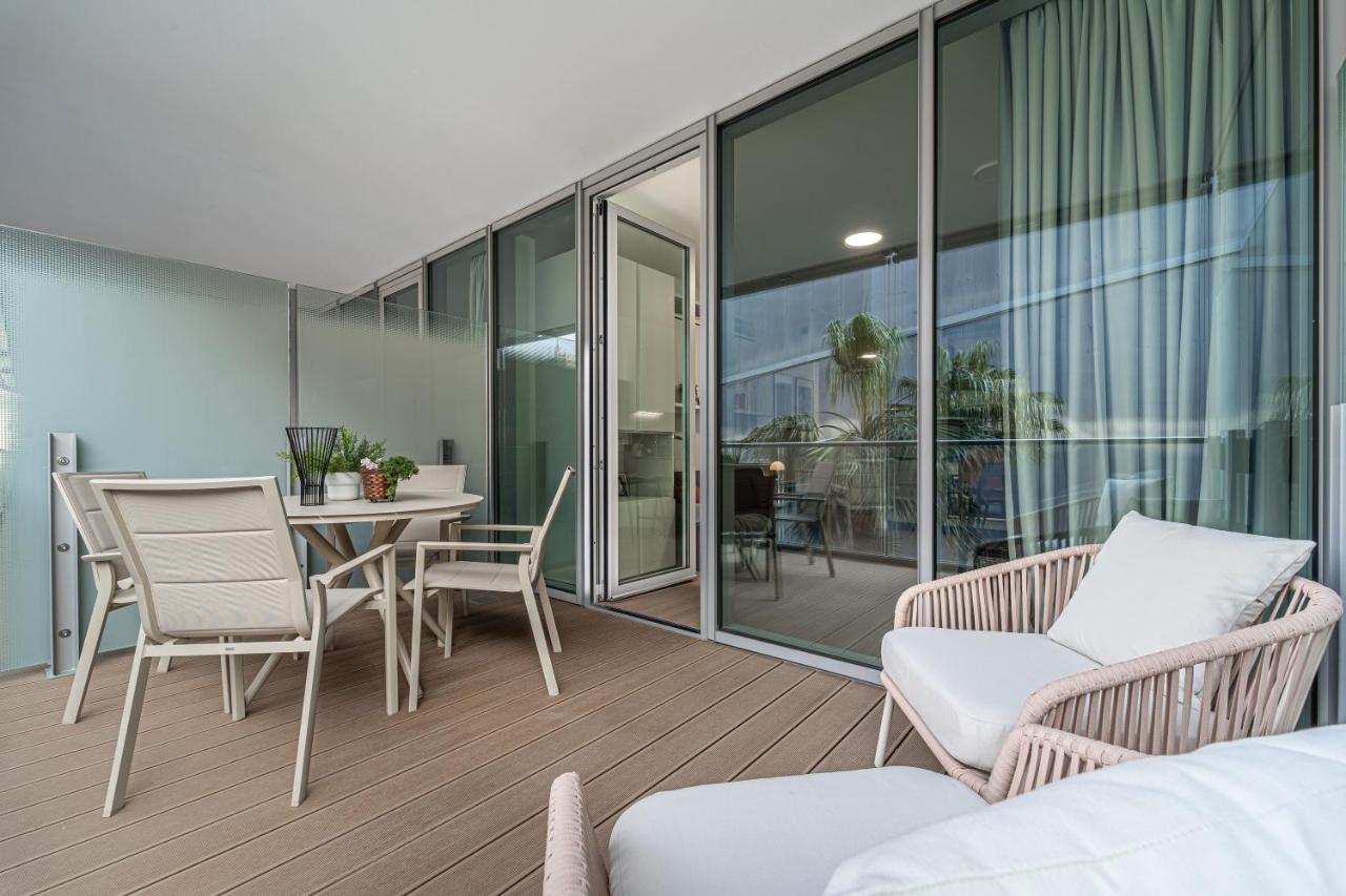 JOIVY Luxury Waterfront Studio with Balcony & Parking in Genoa - 4