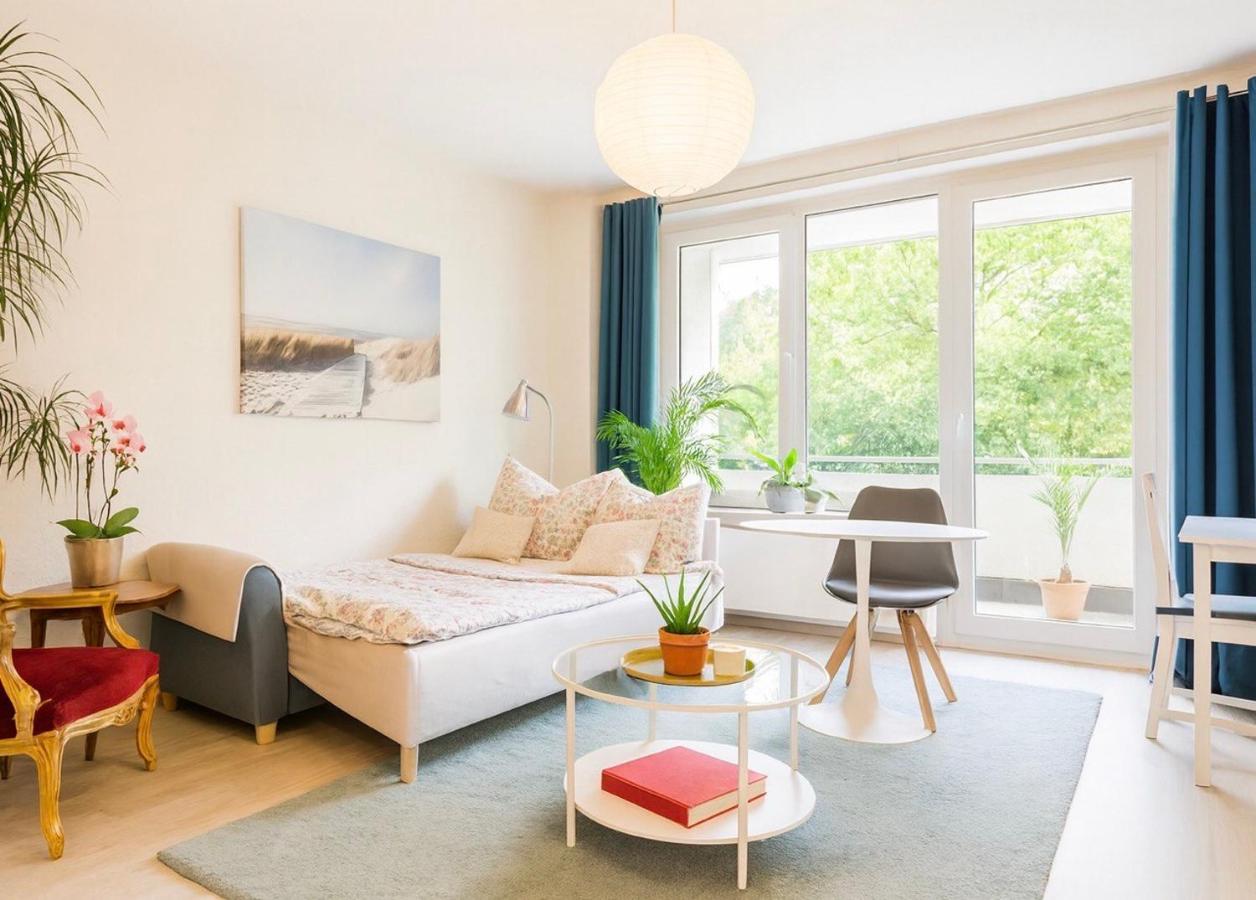 Amazing apartment in the heart of Berlin next to Check Point Charlie, 1 to 4 Guests