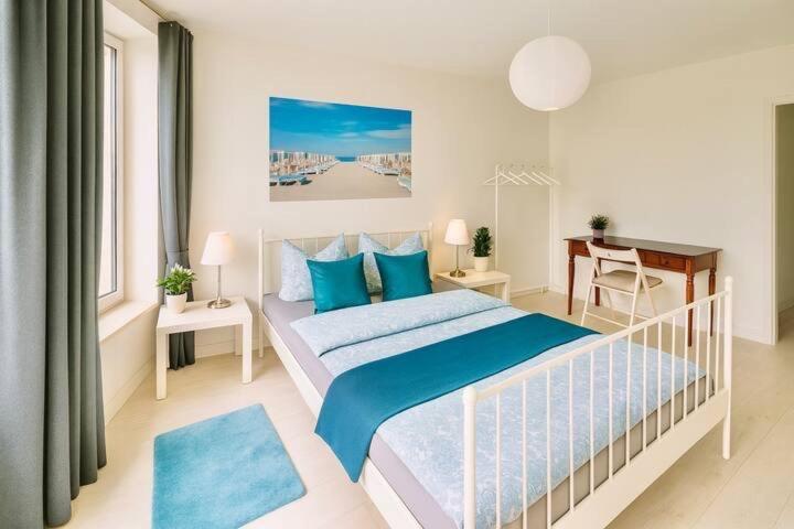 Amazing apartment in the heart of Berlin next to Check Point Charlie, 1 to 4 Guests