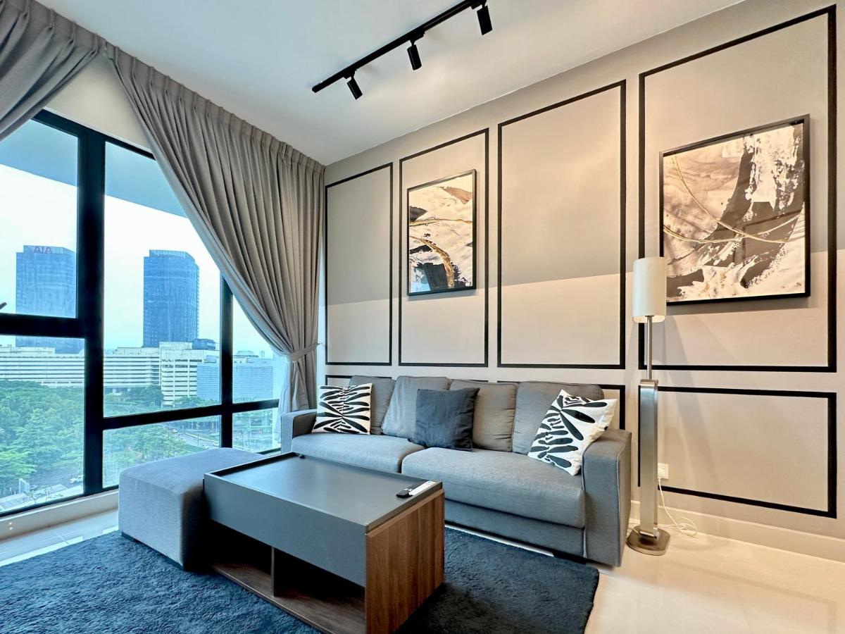 Modern 3BR Family Suite Mosaic Southkey Walk to Mid Valley