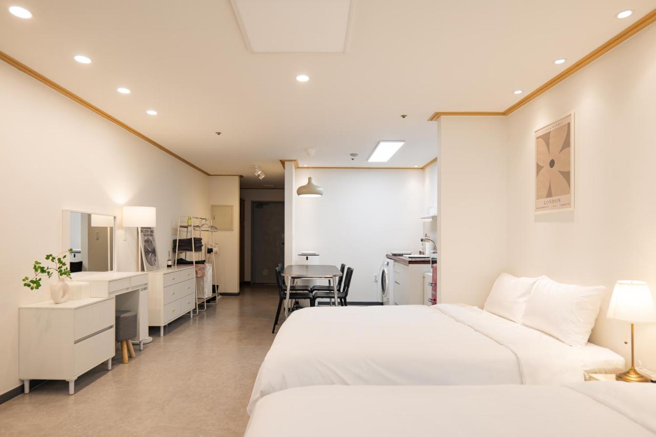 Hongdae Central Stay - 4