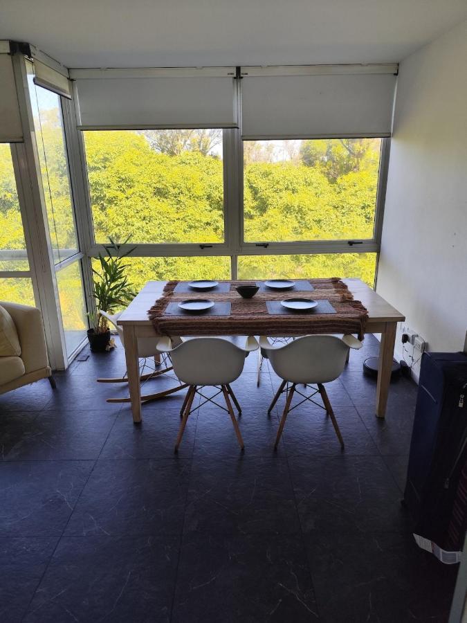 Living, 2 dormitorios con Cochera y Vista a los Bosques, BBQ y Laundry