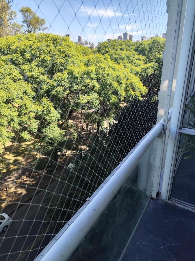 Living, 2 dormitorios con Cochera y Vista a los Bosques, BBQ y Laundry - 5