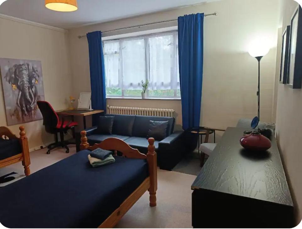 Large Twin room near Victoria - Zone 1 - 5