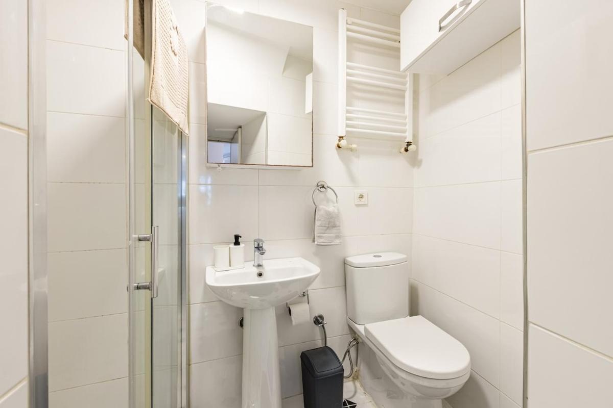 Private Building w Terrace Walk to Taksim & 6 Guests - 3