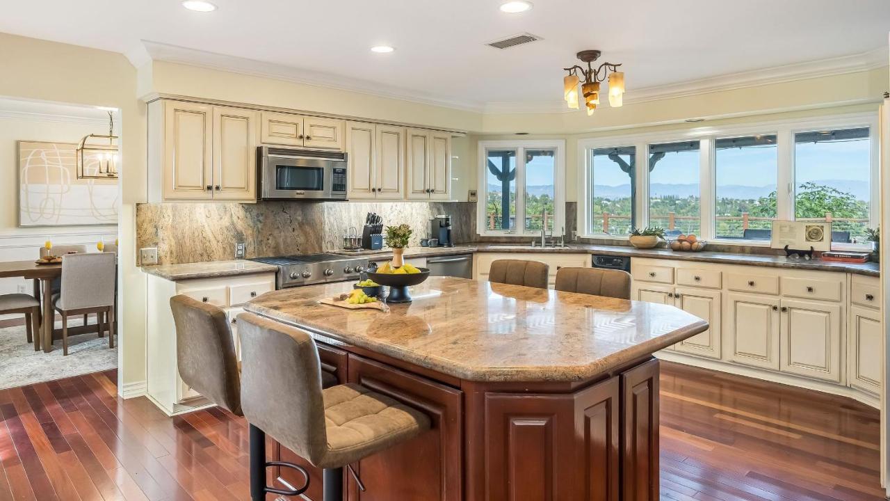 Twilight Terrace by AvantStay West Hills Retreat • Hot Tub BBQ EV Charger Near Malibu - 4