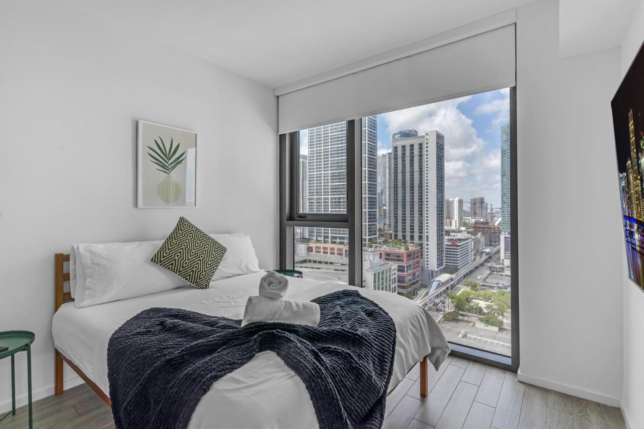 Luxury 3Bedroom Oasis - Stunning City & Water Views - High Floor - 2