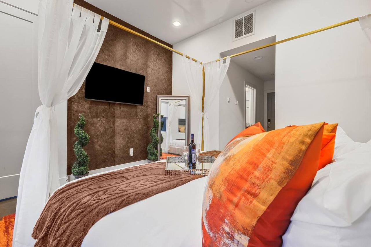 Modern Luxe Townhome with Rooftop Cinema