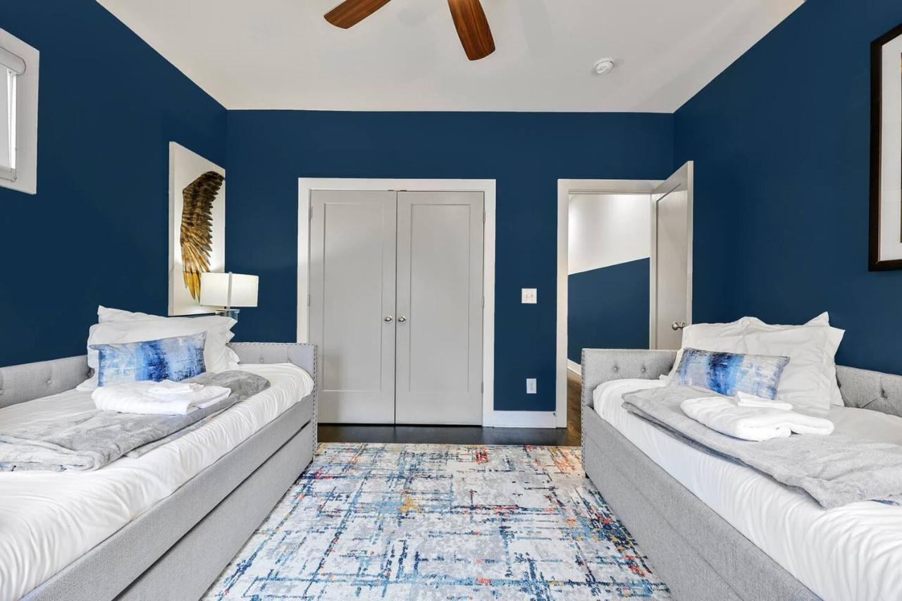 Modern Luxe Townhome with Rooftop Cinema - 4