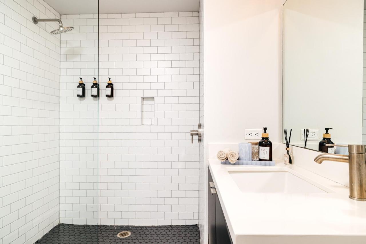 Lux Hotel style 2 bedroom apartment gym parking rooftop - 3