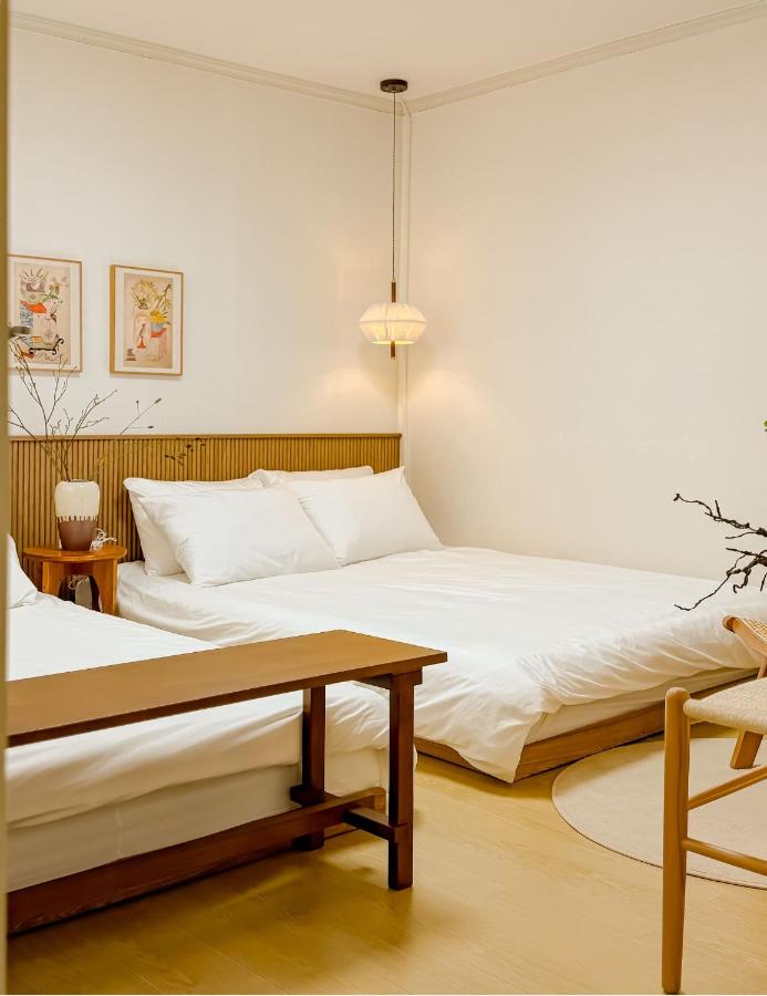 Hongdae 15 minutes,Yongsan, Haebangchon, Namsan, N Seoul Tower, Itaewon - 3