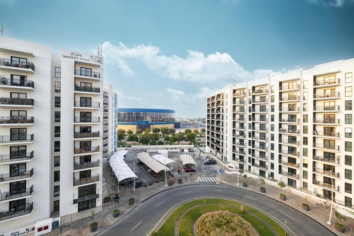 Stylish Waterfront 1BR SeaWorld Views Pool & Gym - 2