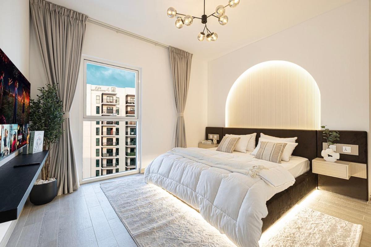 Stylish Waterfront 1BR SeaWorld Views Pool & Gym - 3